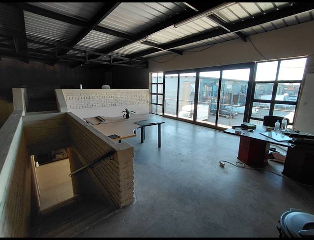 334M² WAREHOUSE TO LET IN POMONA